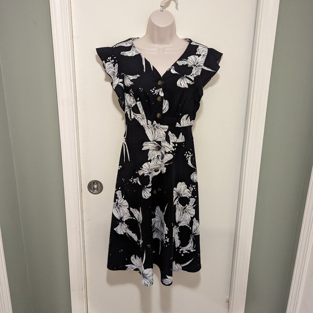 Women's Floral Button Down Dress Black w/ White Flowers Size Medium